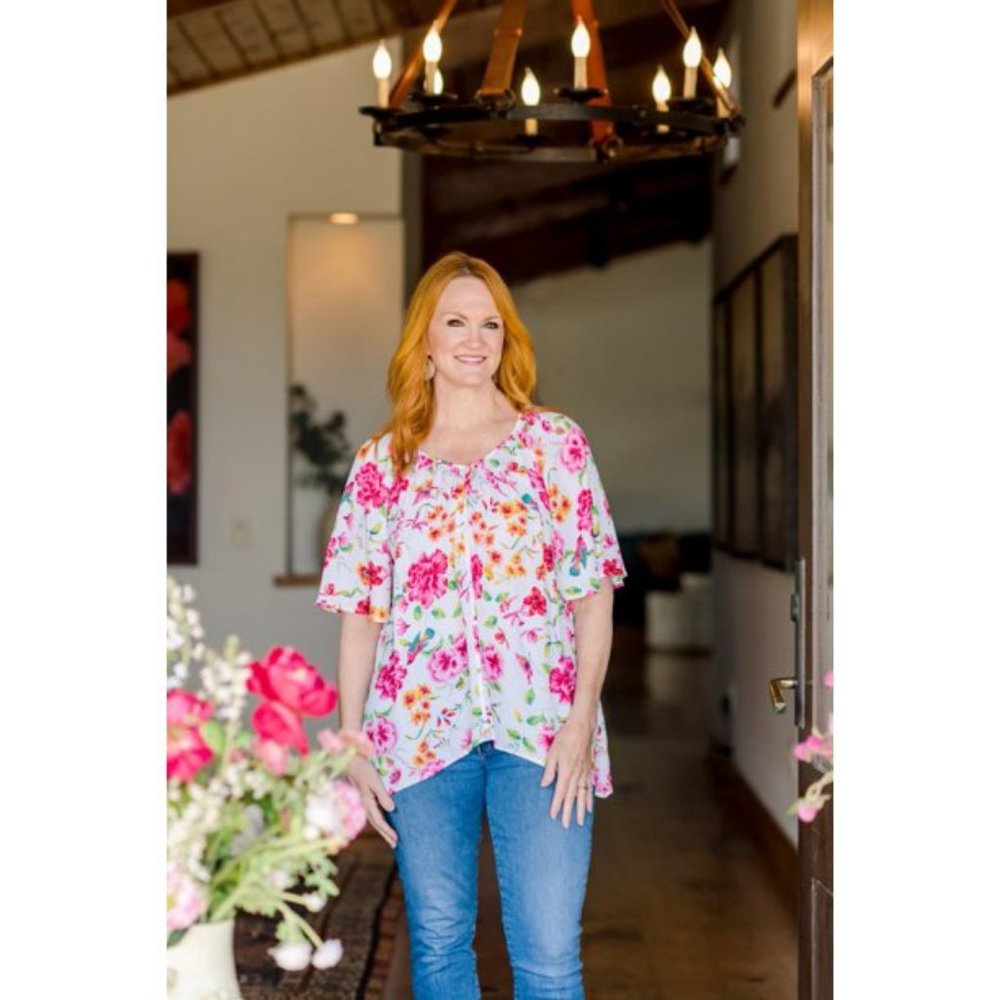 The Pioneer Woman V Neck Front Shark Bite Hem Blouse NWT